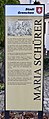 Information beim Denkmal für die am 2. März 1798 getöteten 'Freiheitsheldinnen/-helden'. ⊙