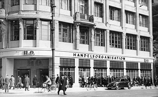 Das neueröffnete HO-Warenhaus (1949)