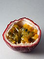 Passiflora edulis f. edulis: Alte Frucht geöffnet