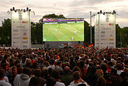 Public Viewing auf dem Platz zur Fußball-EM 2012