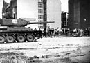 Sowjetischer Panzer in der Berliner Schützenstraße am 17. Juni 1953