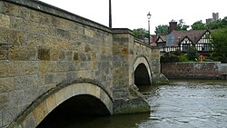 Picture of bridge over the River Arun at Arundel, downstream from the bridge was the "port" of Arundel, which was accessed from the sea, and, in former times, by canal. Upstream, the River Arun was formerly linked to the River Wey by the Wey and Arun canal.