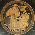 A prostitute putting on her himation in front of her client. The lyre shows that she is a musician called for a banquet. Tondo of an Attic cup with red figures . Euphronius v. 490 BC , British Museum.