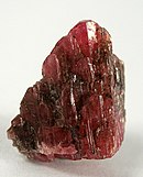 Rote, parallelverwachsene prismatische Väyrynenit-Kristalle aus Paprok, Provinz Nuristan, Afghanistan