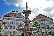 Die Fontaine Monumentale (1888) von La Chaux-de-Fonds entsprach den Ambitionen der Stadt gegen Ende des 19. Jahrhunderts nach einer «monumentalen» Urbanisierung gemäss Pariser Vorbild[41]