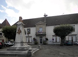 The town hall and war memorial in Saint-Loup-sur-Semouse
