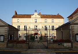 The town hall in Égreville