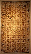 Linkes Bild: Medaillon-Uşak-Teppich Rechtes Bild: Weißgrundiger Selendi-Teppich, Museum für türkische und islamische Kunst