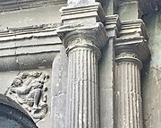 Doric capitals at the Hôtel Guillaume de Bernuy.