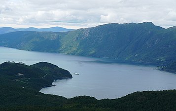 Nordfjord, mittlerer Teil bei Anda und Lote