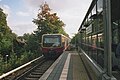 Ein Zug verlässt den Bahnhof Richtung Berlin-Tegel