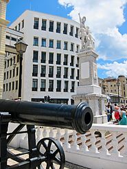 Gibraltar War Memorial and Russian gun