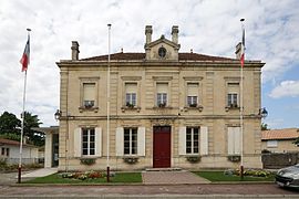 The town hall in Quinsac