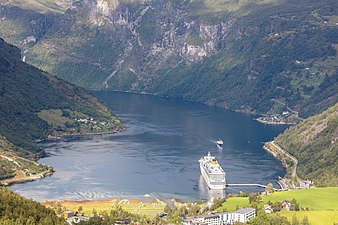 Blick auf Geiranger und den Geirangerfjord