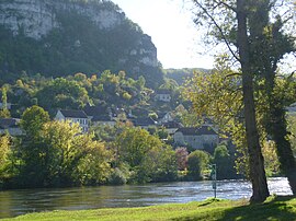 The Dordogne at Vayrac, with the hamlet of Mézels in the background