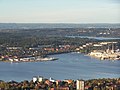 Blick von Sundsvall zur Alnöbrücke, rechts davon auf der Insel die Ortslage Vi
