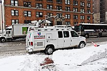 A white news van with the Univision logo and "Noticias 41 Univision" on the side
