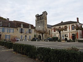 The town hall and church in Castelfranc