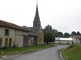 The church and surroundings in Exermont
