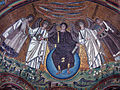 Christus Pantokrator, mit zwei Engeln, dem Hl. Vitalis und dem Bischof Ecclesius als Assistenzfiguren; beendet 547; Kirche San Vitale in Ravenna