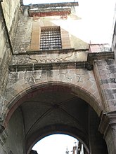 The passageway to the Sagrario on Calle del Arco.