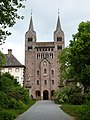 Corvey, 9. Jahrhundert. Untergeschosse karolingisch, Glockenhaus und Turmerhöhung 12. Jahrhundert, Zeltdächer 1553