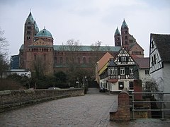 Blick von der Sonnen­brücke in Speyer zum Dom