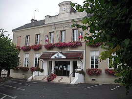The town hall in Verneuil