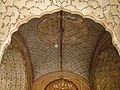 Ornamentik im Raum vor der Mihrab-Nische