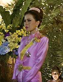 Princess Ubolratana wearing the "Chut Thai Boromphiman" (Thai: ชุดไทยบรมพิมาน)