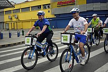 Ricardo Patiño (left) with Anibal Gaviria Correa (right) touring the metropolitan area on EnCicla bicycles.