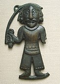 Bronze plaque of a man of the Ordos Plateau, later held by the Xiongnu. 3–1st century BC, British Museum. Otto Maenchen-Helfen notes that the statuette displays Caucasoid features.[19]