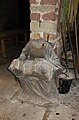 Wallerfangen, Reste der von Revolutionsaktivisten geschändeten Fußfälle von Pierrar de Corail, Pietà-Darstellung