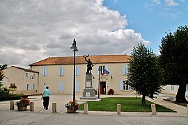 The town hall in Saint-Jean-de-Liversay