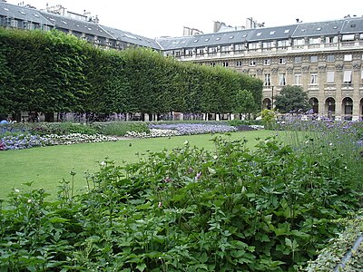 The garden surrounded by the arcades in 2005