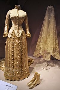 Wedding dress trimmed with artificial pearls for wealthy American Clara Mathews, 1880