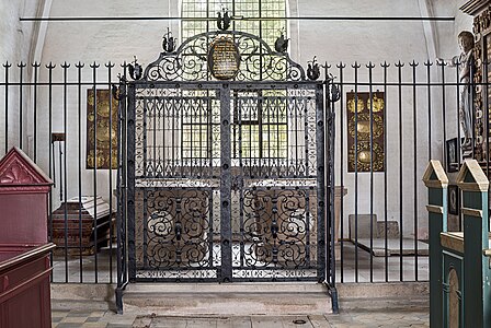 The metal screen from Kingo's burial chapel