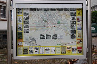 Ortstafel in der Ortsmitte mit Erläuterungen über die historischen Liegenschaften in Wersau