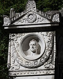 Neoclassical festoon in the Grave of Louis Gabriel Suchet, Père-Lachaise Cemetery, Paris, designed by Louis Visconti, sculpted by Pierre-Jean David and Jean-Baptiste-Louis Plantar, 1826