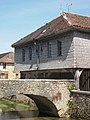 Brücke Pont Henri IV und altes Haus am La Laines