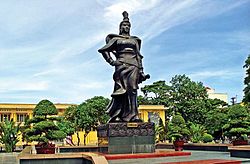 Statue of Female General Lê Chân