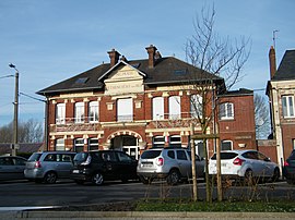 The town hall and school in Béthencourt-sur-Mer