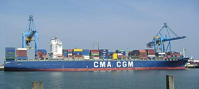 Containerschiff CMA CGM Balzac am PSA HNN-Terminal