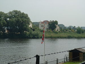 Meerwijk Castle on the east bank of the Dieze
