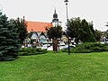 Parkanlage, Markt und Kirche