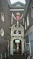 The coat of arms of Amsterdam above the entrance to the museum.