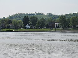 Houses along the Ohio River in Augusta