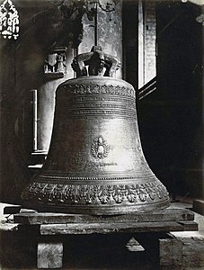 The largest bell, named Etienne-Florian (1876)