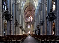 Nave, with 21-meter-high piers of the grand arcades