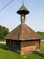 Hölzerner Glockenturm im Ortsteil Szomoróc